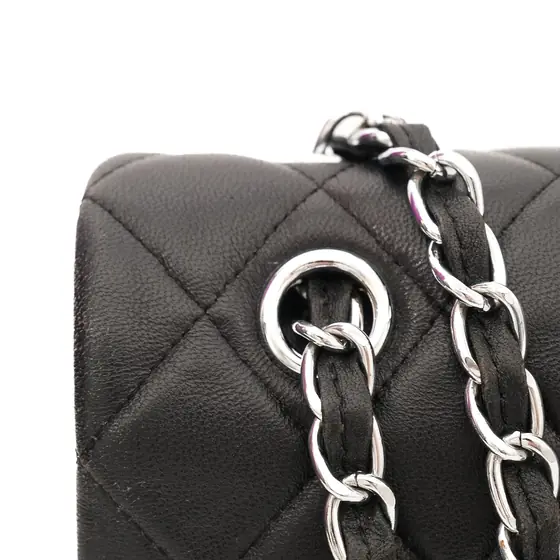 Quilting wear near the chain